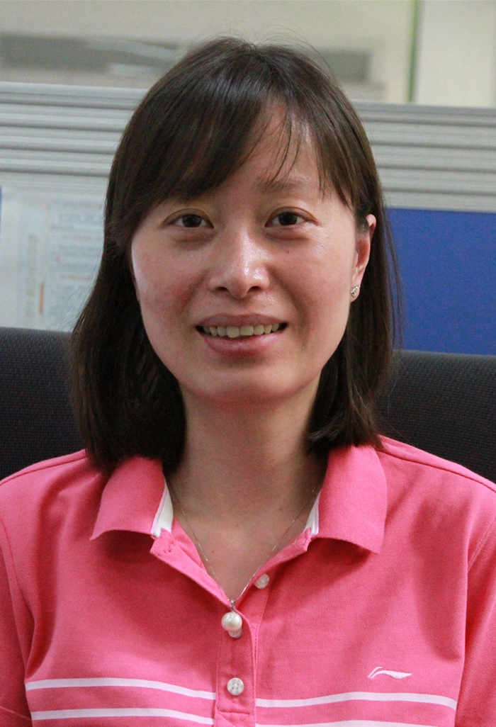 建功立业优秀女职工 杨芳